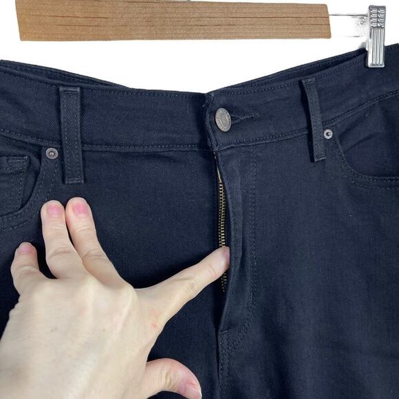 Levi's 711 Black Skinny Ankle Crop Ruffle Flare Hem Stretch Jeans Size 33 - Picture 4 of 16